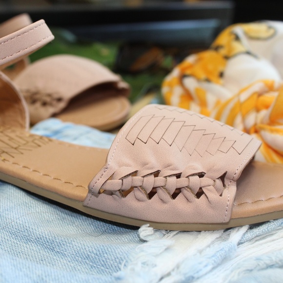🚨LAST PAIR!!//The Alicia// Blush tan Sandal - Picture 2 of 4